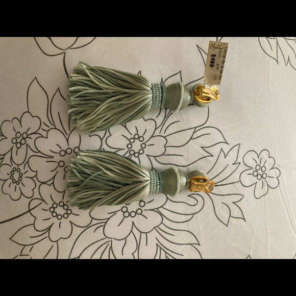 Oscar de la Renta Ball Tassel Drop Clip on Earring - Picture 5 of 8